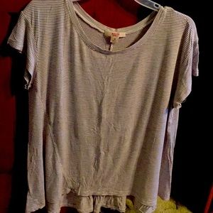 Comfy tee w/ flowing back